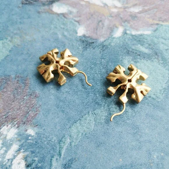 Tory Burch Roxanne Gold Oversized Hidden Earrings - Picture 4 of 4